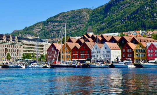 kleurrijke huizen in Bergen